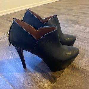 Nine West booties Size 7 1/2